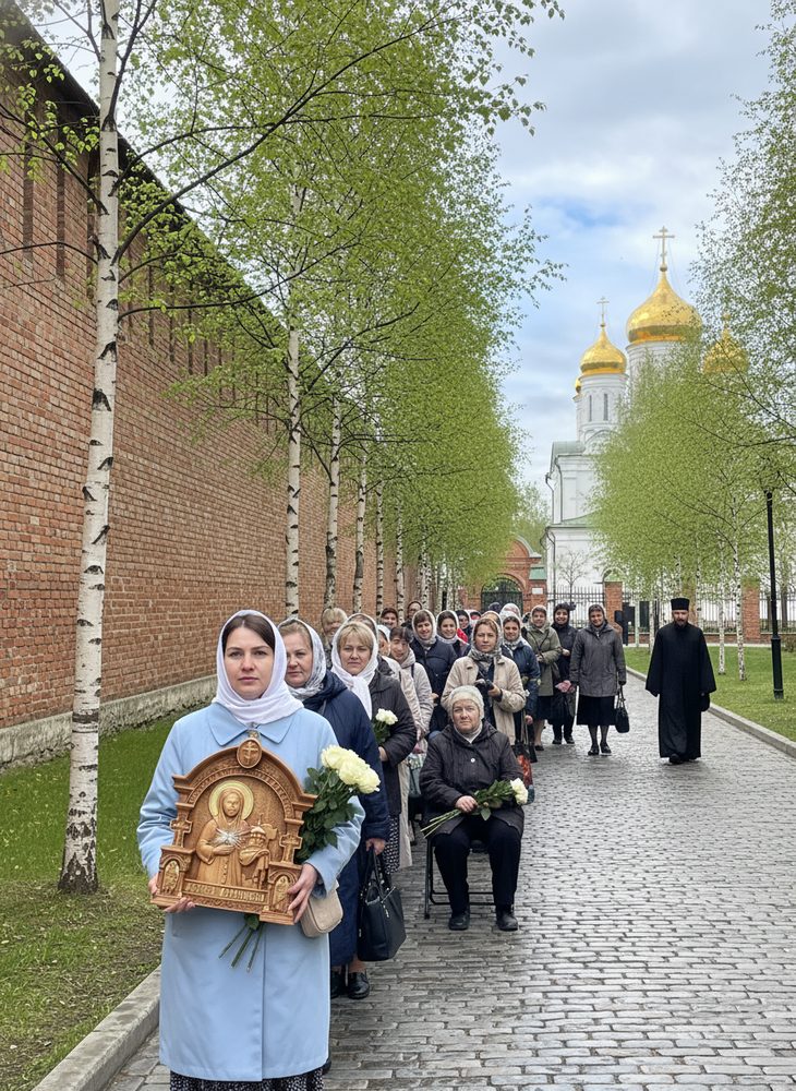Святая Матрона: эта резная икона из дерева — настоящая икона ручной работы.